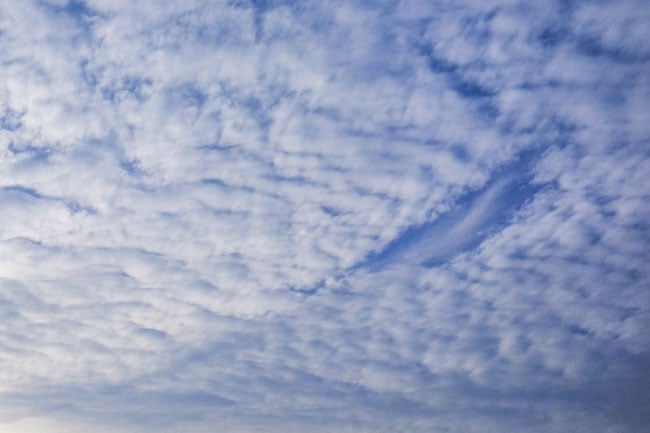 写真:菊池真以『ときめく図鑑Pokke! ときめく雲図鑑』(山と溪谷社)